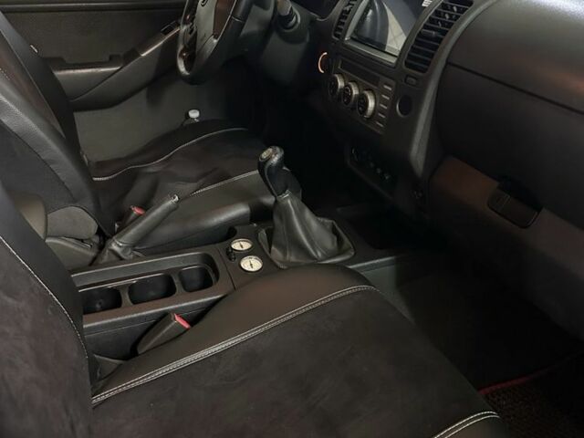 Сірий Ніссан Навара, об'ємом двигуна 2.5 л та пробігом 234 тис. км за 11000 $, фото 6 на Automoto.ua