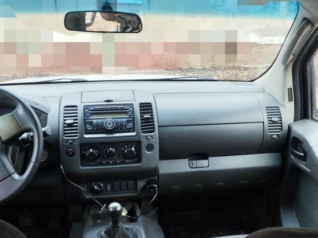 Серый Ниссан Навара, объемом двигателя 0 л и пробегом 138 тыс. км за 6000 $, фото 5 на Automoto.ua