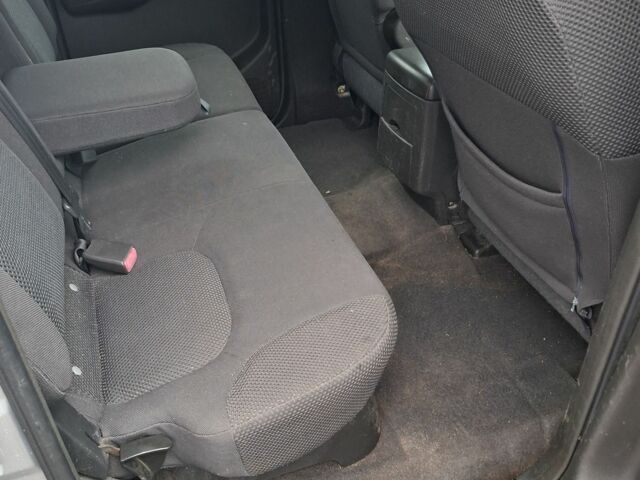 Серый Ниссан Навара, объемом двигателя 0 л и пробегом 170 тыс. км за 5800 $, фото 4 на Automoto.ua