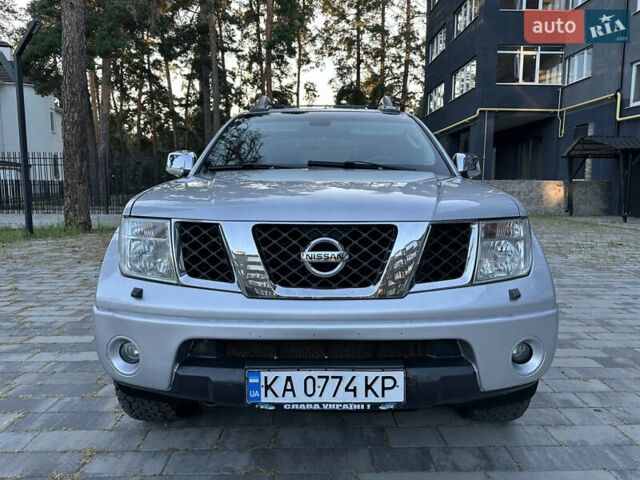 Сірий Ніссан Навара, об'ємом двигуна 2.5 л та пробігом 343 тис. км за 11000 $, фото 3 на Automoto.ua