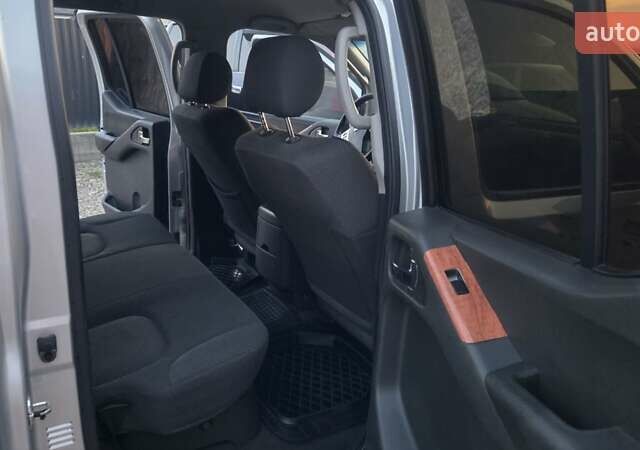 Сірий Ніссан Навара, об'ємом двигуна 2.49 л та пробігом 245 тис. км за 10200 $, фото 14 на Automoto.ua