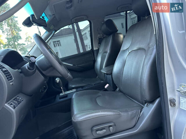 Сірий Ніссан Навара, об'ємом двигуна 2.5 л та пробігом 343 тис. км за 11000 $, фото 34 на Automoto.ua