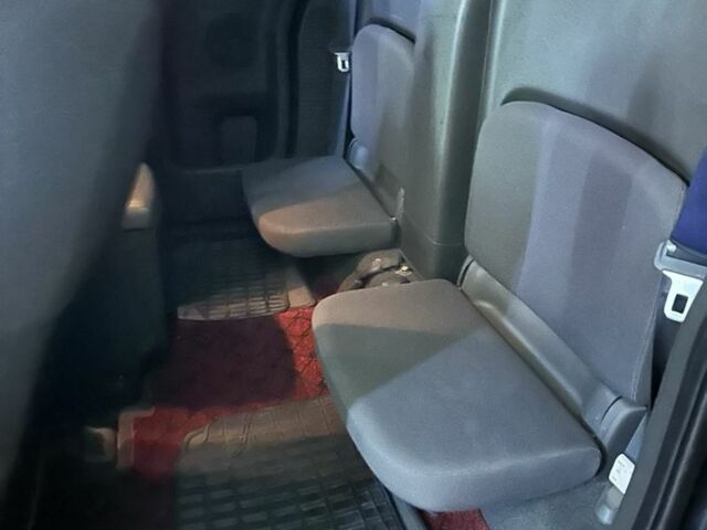 Сірий Ніссан Навара, об'ємом двигуна 2.5 л та пробігом 234 тис. км за 11000 $, фото 9 на Automoto.ua