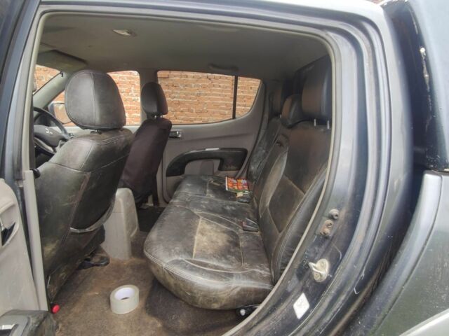 Серый Ниссан Навара, объемом двигателя 0 л и пробегом 161 тыс. км за 5800 $, фото 16 на Automoto.ua