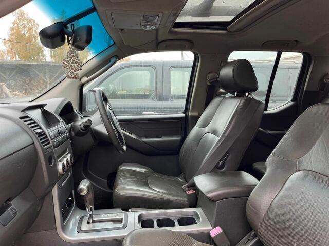 Ниссан Навара 2007 в Богуславе на Automoto.ua Серый Ниссан Навара, объемом двигателя 2.5 л и пробегом 128 тыс. км за 5900 $, фото 4 на Automoto.ua