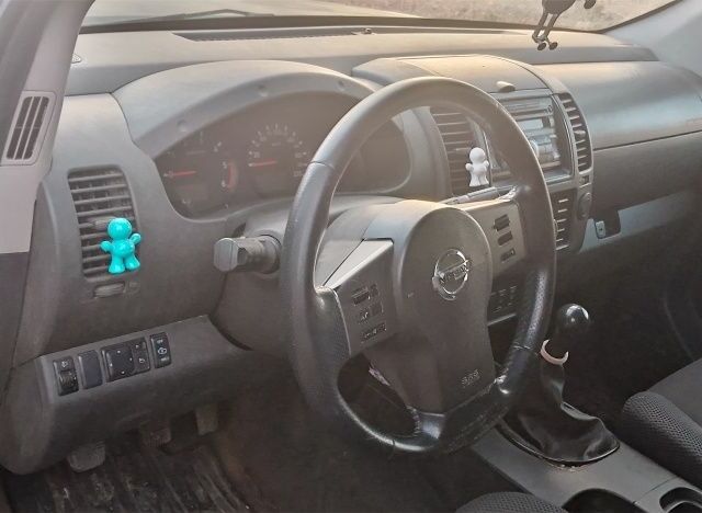 Серый Ниссан Навара, объемом двигателя 0 л и пробегом 253 тыс. км за 7500 $, фото 10 на Automoto.ua