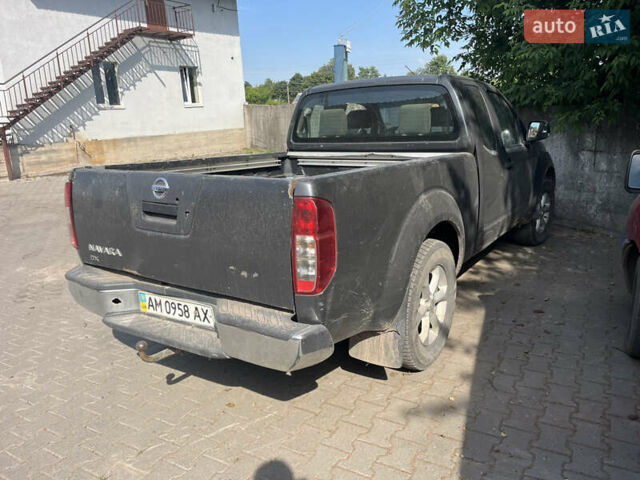 Серый Ниссан Навара, объемом двигателя 2.49 л и пробегом 300 тыс. км за 8800 $, фото 2 на Automoto.ua