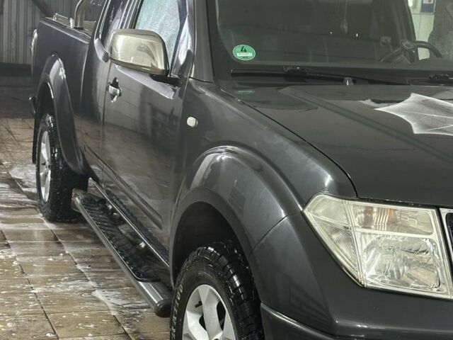 Сірий Ніссан Навара, об'ємом двигуна 2.5 л та пробігом 234 тис. км за 11000 $, фото 3 на Automoto.ua