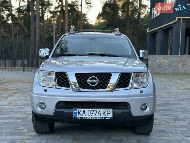 Сірий Ніссан Навара, об'ємом двигуна 2.5 л та пробігом 343 тис. км за 11000 $, фото 5 на Automoto.ua