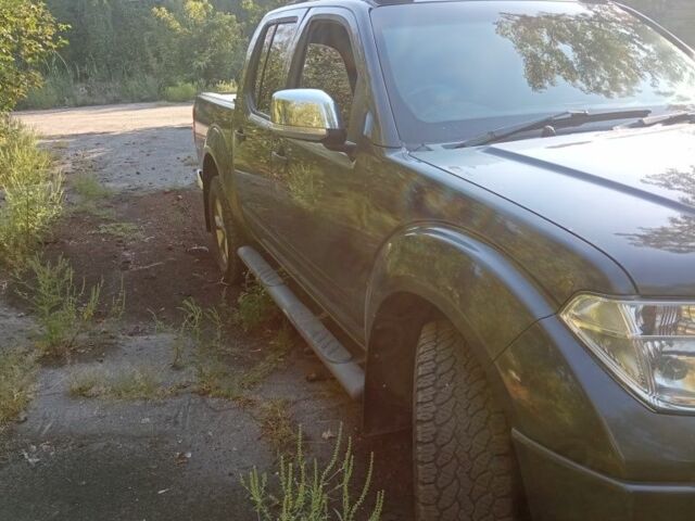 Серый Ниссан Навара, объемом двигателя 2.5 л и пробегом 180 тыс. км за 5500 $, фото 1 на Automoto.ua