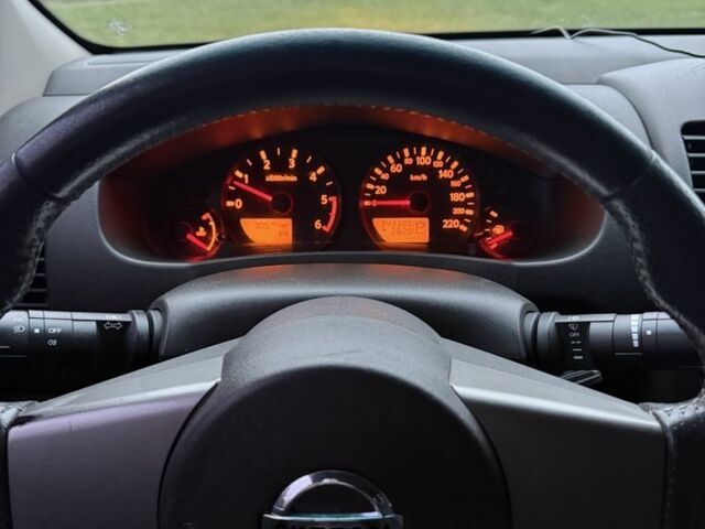 Сірий Ніссан Навара, об'ємом двигуна 2.5 л та пробігом 300 тис. км за 5800 $, фото 9 на Automoto.ua