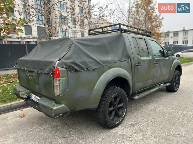 Серый Ниссан Навара, объемом двигателя 2.49 л и пробегом 340 тыс. км за 8500 $, фото 5 на Automoto.ua