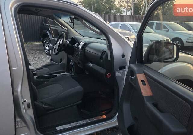 Сірий Ніссан Навара, об'ємом двигуна 2.49 л та пробігом 245 тис. км за 10200 $, фото 13 на Automoto.ua