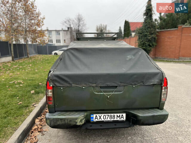 Серый Ниссан Навара, объемом двигателя 2.49 л и пробегом 340 тыс. км за 8500 $, фото 4 на Automoto.ua