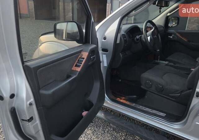 Сірий Ніссан Навара, об'ємом двигуна 2.49 л та пробігом 245 тис. км за 10200 $, фото 15 на Automoto.ua