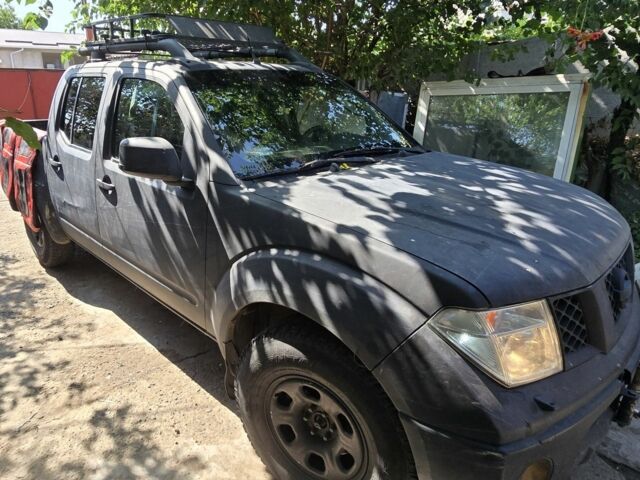 Серый Ниссан Навара, объемом двигателя 2.5 л и пробегом 466 тыс. км за 3400 $, фото 13 на Automoto.ua