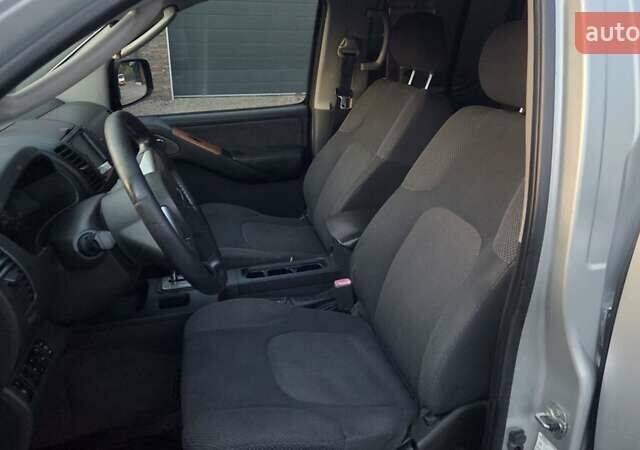 Сірий Ніссан Навара, об'ємом двигуна 2.49 л та пробігом 245 тис. км за 10200 $, фото 17 на Automoto.ua