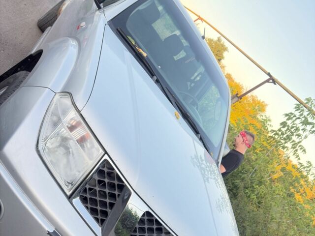 Серый Ниссан Навара, объемом двигателя 2.5 л и пробегом 316 тыс. км за 5216 $, фото 3 на Automoto.ua