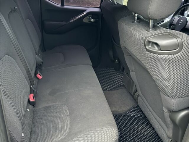 Сірий Ніссан Навара, об'ємом двигуна 2.5 л та пробігом 300 тис. км за 5800 $, фото 15 на Automoto.ua