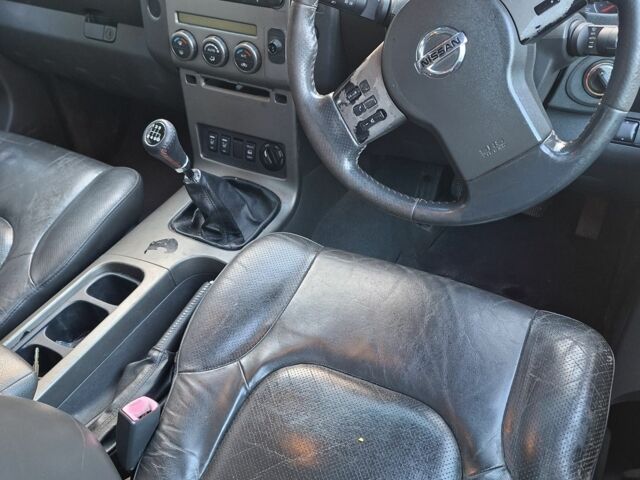 Серый Ниссан Навара, объемом двигателя 0 л и пробегом 161 тыс. км за 5800 $, фото 21 на Automoto.ua