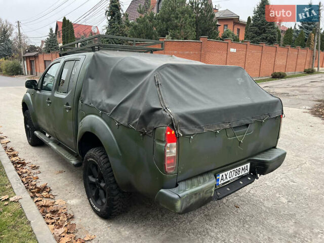 Серый Ниссан Навара, объемом двигателя 2.49 л и пробегом 340 тыс. км за 8500 $, фото 3 на Automoto.ua