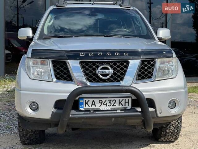 Сірий Ніссан Навара, об'ємом двигуна 2.49 л та пробігом 380 тис. км за 10800 $, фото 2 на Automoto.ua