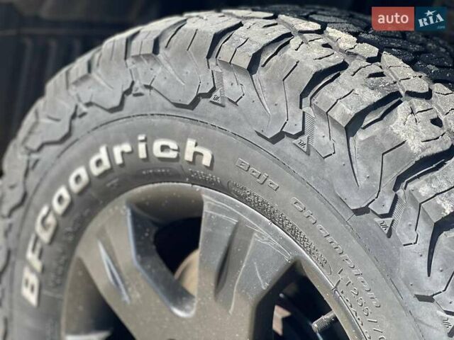 Серый Ниссан Навара, объемом двигателя 2.49 л и пробегом 380 тыс. км за 9899 $, фото 18 на Automoto.ua