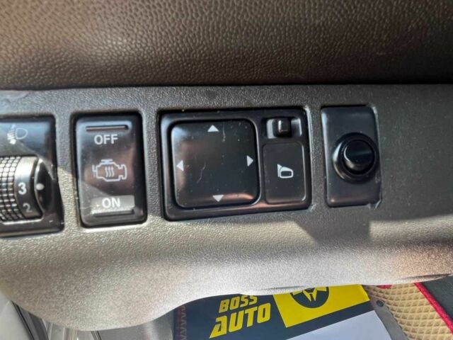 Серый Ниссан Навара, объемом двигателя 2.5 л и пробегом 258 тыс. км за 14200 $, фото 13 на Automoto.ua