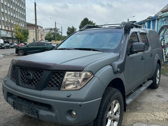 Сірий Ніссан Навара, об'ємом двигуна 2.49 л та пробігом 254 тис. км за 15000 $, фото 2 на Automoto.ua