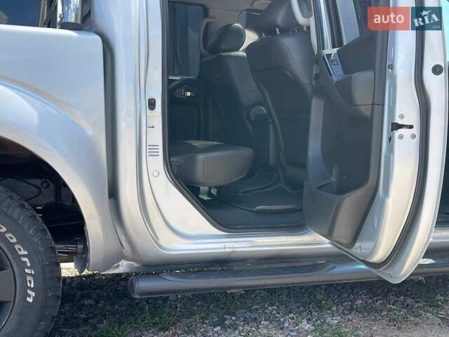 Серый Ниссан Навара, объемом двигателя 2.49 л и пробегом 380 тыс. км за 9899 $, фото 17 на Automoto.ua