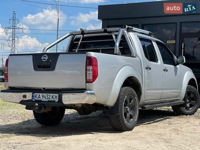 Серый Ниссан Навара, объемом двигателя 2.49 л и пробегом 380 тыс. км за 9899 $, фото 10 на Automoto.ua