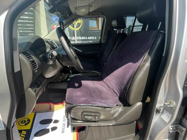 Серый Ниссан Навара, объемом двигателя 2.5 л и пробегом 258 тыс. км за 14200 $, фото 10 на Automoto.ua