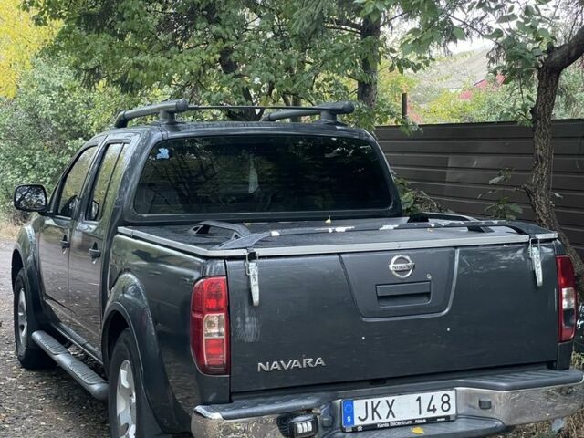 Серый Ниссан Навара, объемом двигателя 2.5 л и пробегом 300 тыс. км за 6000 $, фото 1 на Automoto.ua