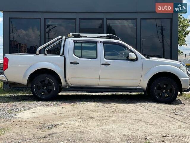 Серый Ниссан Навара, объемом двигателя 2.49 л и пробегом 380 тыс. км за 9899 $, фото 5 на Automoto.ua