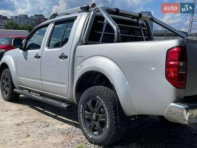 Серый Ниссан Навара, объемом двигателя 2.49 л и пробегом 380 тыс. км за 9899 $, фото 7 на Automoto.ua