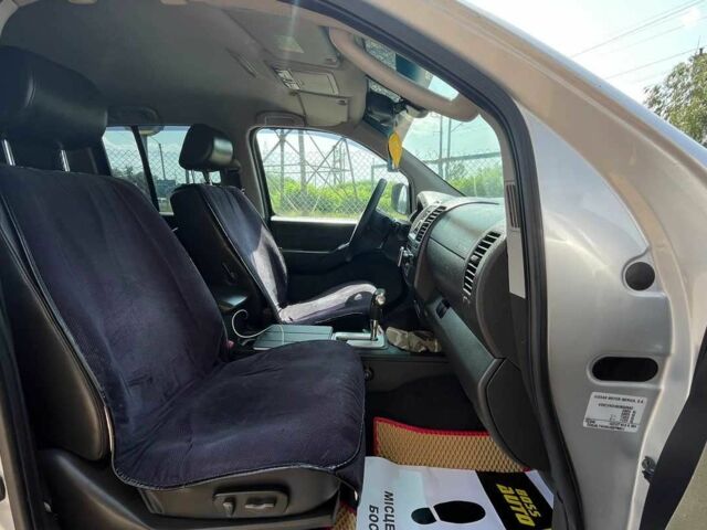 Серый Ниссан Навара, объемом двигателя 2.5 л и пробегом 258 тыс. км за 14200 $, фото 20 на Automoto.ua