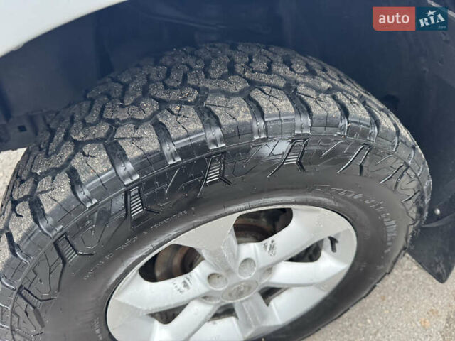 Сірий Ніссан Навара, об'ємом двигуна 2.49 л та пробігом 370 тис. км за 10000 $, фото 9 на Automoto.ua