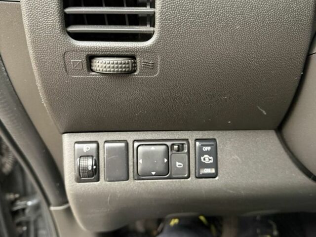 Серый Ниссан Навара, объемом двигателя 2.5 л и пробегом 225 тыс. км за 5800 $, фото 15 на Automoto.ua