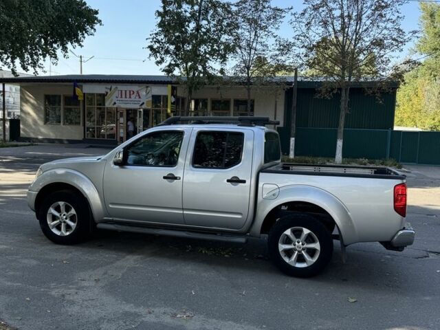 Серый Ниссан Навара, объемом двигателя 2.5 л и пробегом 187 тыс. км за 6700 $, фото 2 на Automoto.ua