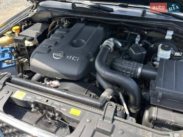 Серый Ниссан Навара, объемом двигателя 2.49 л и пробегом 380 тыс. км за 9899 $, фото 19 на Automoto.ua