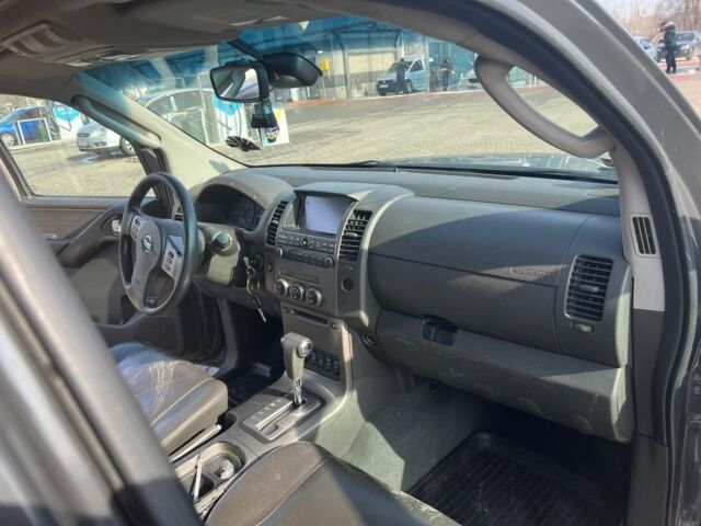 Серый Ниссан Навара, объемом двигателя 2.5 л и пробегом 285 тыс. км за 7750 $, фото 6 на Automoto.ua