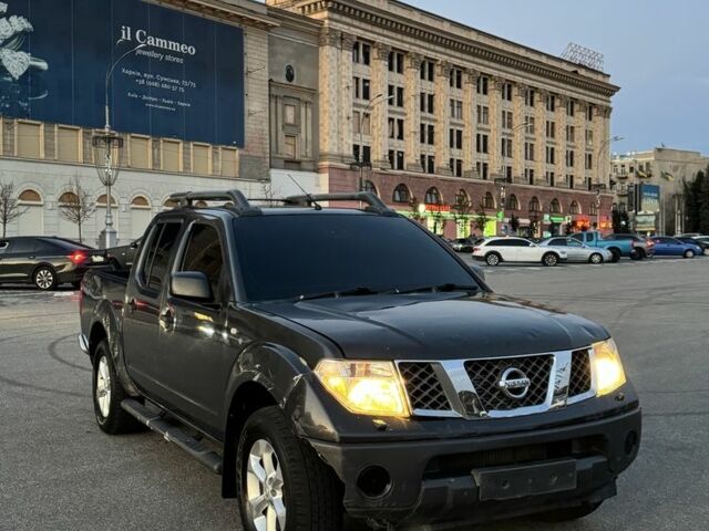 Сірий Ніссан Навара, об'ємом двигуна 2.5 л та пробігом 170 тис. км за 4650 $, фото 2 на Automoto.ua