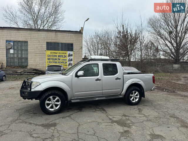 Сірий Ніссан Навара, об'ємом двигуна 2.49 л та пробігом 370 тис. км за 10000 $, фото 5 на Automoto.ua