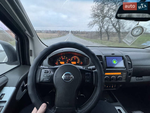 Сірий Ніссан Навара, об'ємом двигуна 2.49 л та пробігом 370 тис. км за 10000 $, фото 18 на Automoto.ua