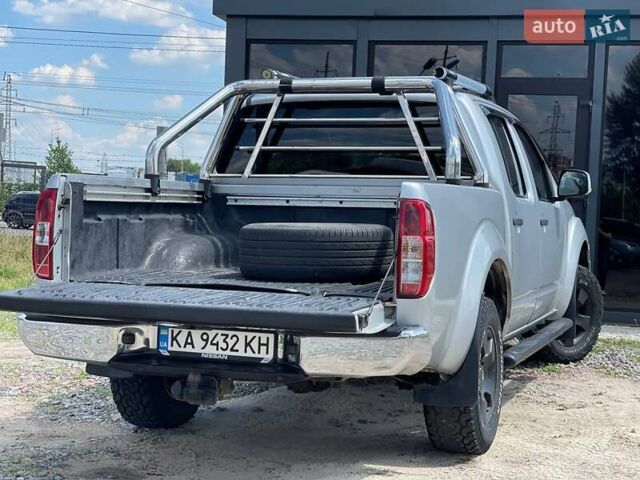 Серый Ниссан Навара, объемом двигателя 2.49 л и пробегом 380 тыс. км за 9899 $, фото 9 на Automoto.ua