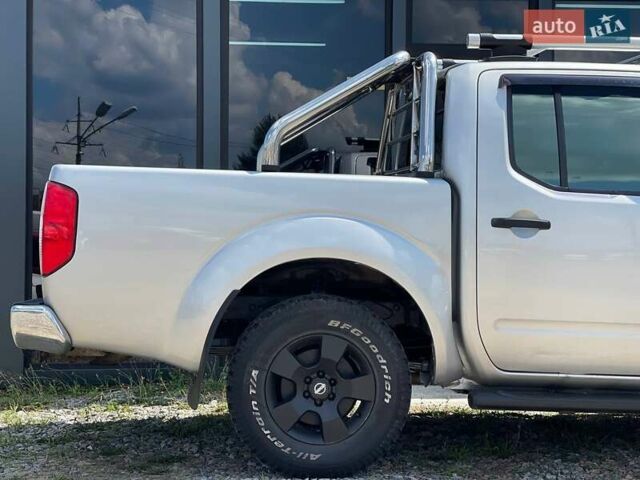 Серый Ниссан Навара, объемом двигателя 2.49 л и пробегом 380 тыс. км за 9899 $, фото 3 на Automoto.ua