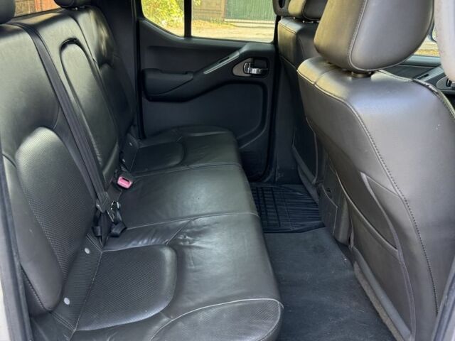 Серый Ниссан Навара, объемом двигателя 2.5 л и пробегом 187 тыс. км за 6700 $, фото 11 на Automoto.ua