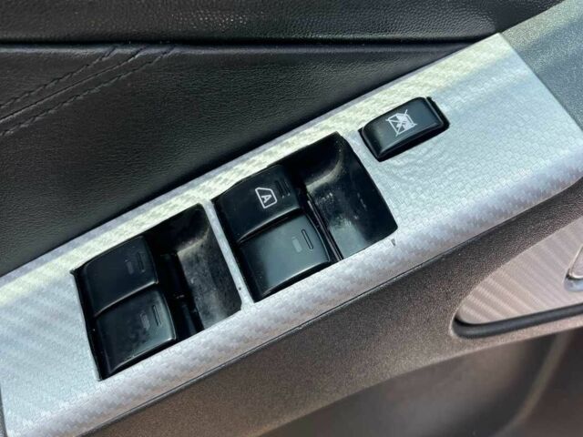 Серый Ниссан Навара, объемом двигателя 2.5 л и пробегом 258 тыс. км за 14200 $, фото 8 на Automoto.ua