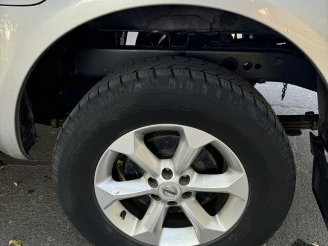 Серый Ниссан Навара, объемом двигателя 2.5 л и пробегом 187 тыс. км за 6700 $, фото 8 на Automoto.ua