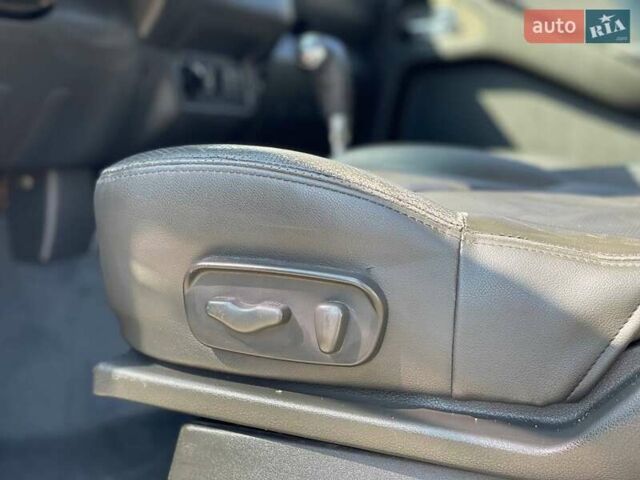 Серый Ниссан Навара, объемом двигателя 2.49 л и пробегом 380 тыс. км за 9899 $, фото 15 на Automoto.ua